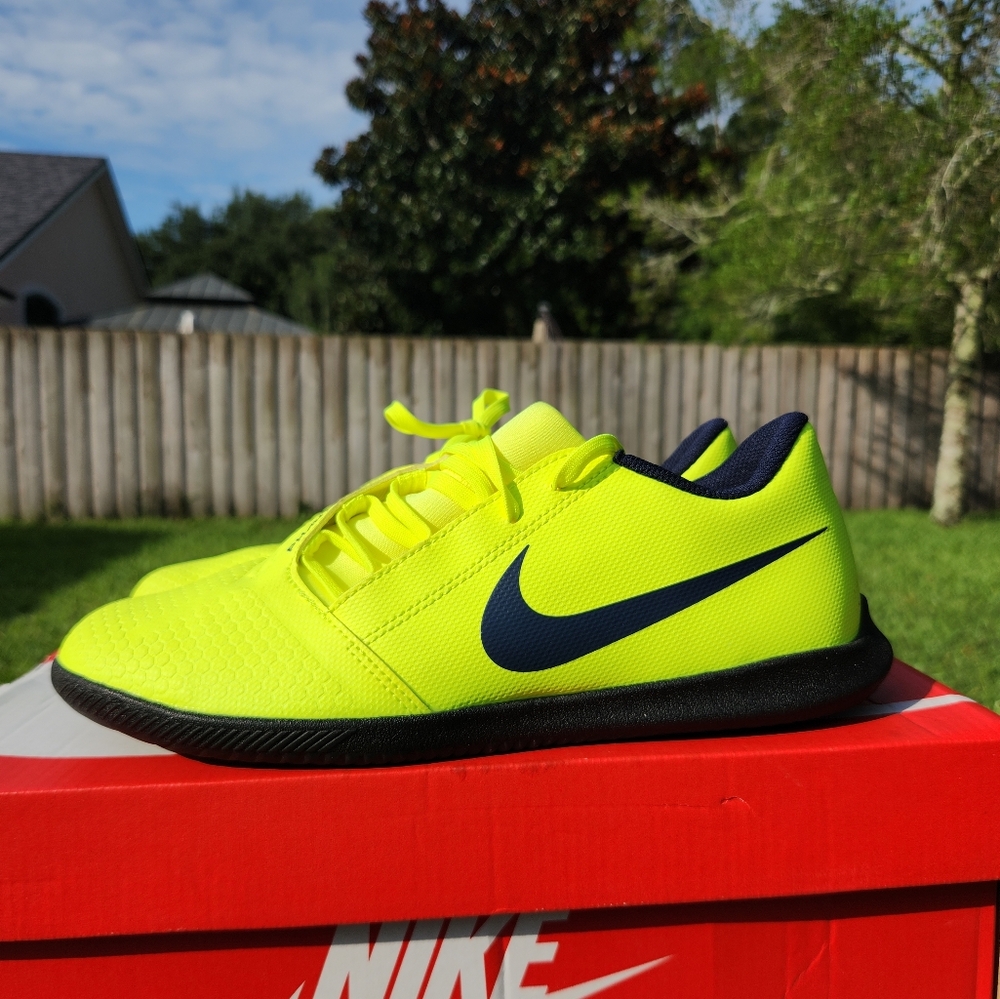 Nike Phantom VSN Academy DF IC Volt Indoor Cleats Mens Size 8 A03267-717